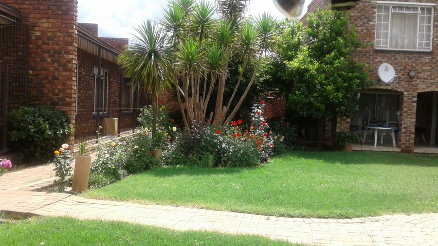 5 Bedroom Property for Sale in Stilfontein Ext 4 North West